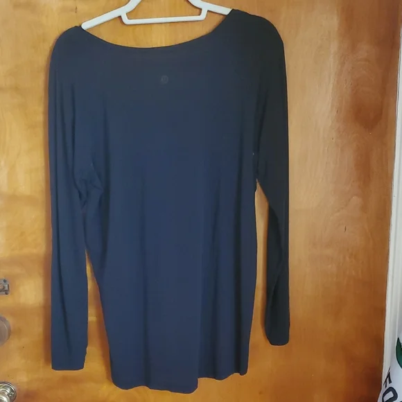 Lululemon Black Long Sleeve Women's Top - Picture 2 of 3